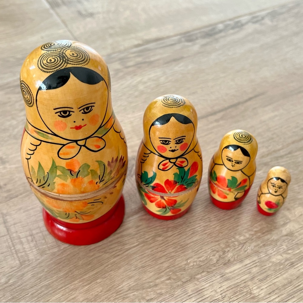 Vintage Matryoshka Russian Nesting Dolls 4 pcs Hand Painted